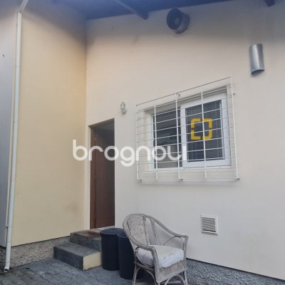 Casa com 249m², 4 quartos (sendo 2 suítes), 3 garagens, no bairro Coqueiros em Florianópolis
