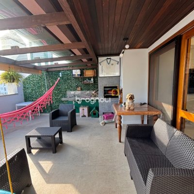 Cobertura com 200m², 4 quartos (sendo 2 suítes), 2 garagens, no bairro Ingleses em Florianópolis