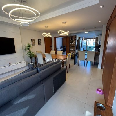 Cobertura com 200m², 4 quartos (sendo 2 suítes), 2 garagens, no bairro Ingleses em Florianópolis