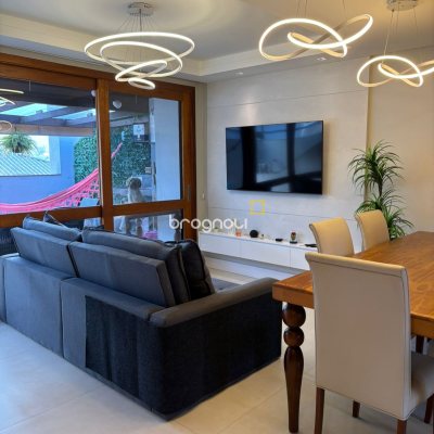 Cobertura com 200m², 4 quartos (sendo 2 suítes), 2 garagens, no bairro Ingleses em Florianópolis