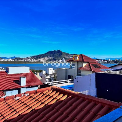Casa com 375m², 3 quartos (sendo 1 suíte), 4 garagens, no bairro João Paulo em Florianópolis