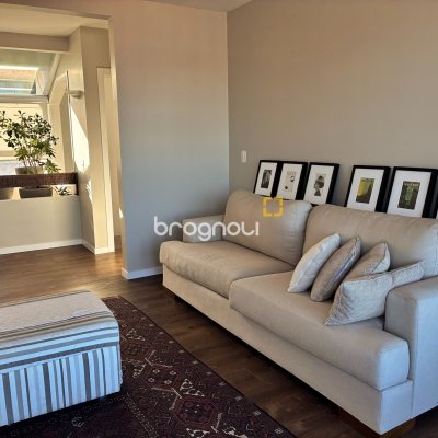 Casa com 375m², 3 quartos (sendo 1 suíte), 4 garagens, no bairro João Paulo em Florianópolis