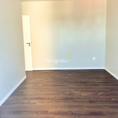 Casa com 375m², 3 quartos (sendo 1 suíte), 4 garagens, no bairro João Paulo em Florianópolis