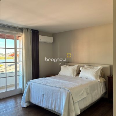 Casa com 375m², 3 quartos (sendo 1 suíte), 4 garagens, no bairro João Paulo em Florianópolis
