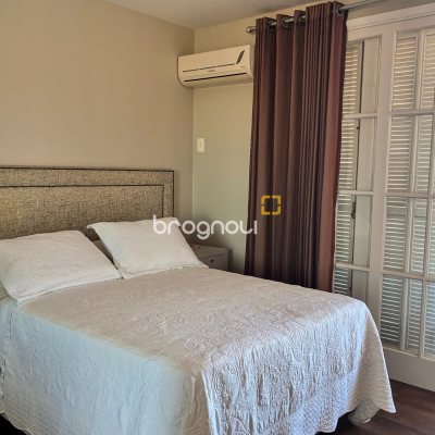 Casa com 375m², 3 quartos (sendo 1 suíte), 4 garagens, no bairro João Paulo em Florianópolis
