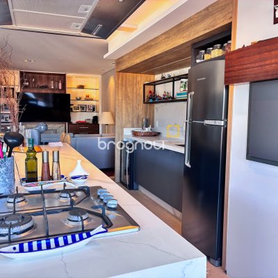 Casa com 375m², 3 quartos (sendo 1 suíte), 4 garagens, no bairro João Paulo em Florianópolis