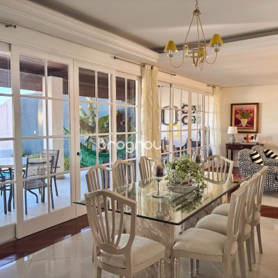 Casa com 375m², 3 quartos (sendo 1 suíte), 4 garagens, no bairro João Paulo em Florianópolis