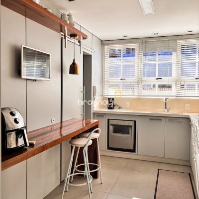 Casa com 375m², 3 quartos (sendo 1 suíte), 4 garagens, no bairro João Paulo em Florianópolis