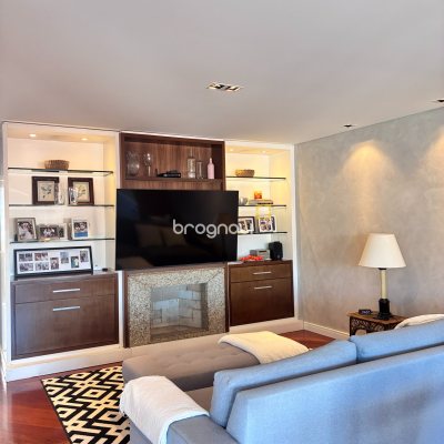 Casa com 375m², 3 quartos (sendo 1 suíte), 4 garagens, no bairro João Paulo em Florianópolis