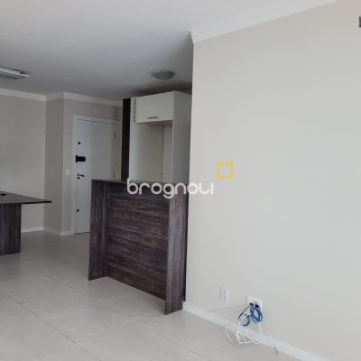 Apartamento com 94m², 3 quartos (sendo 2 suítes), 2 garagens, no bairro Pagani em Palhoça