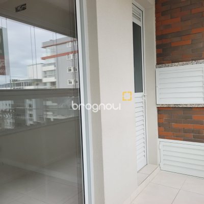 Apartamento com 94m², 3 quartos (sendo 2 suítes), 2 garagens, no bairro Pagani em Palhoça