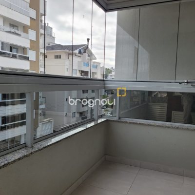 Apartamento com 94m², 3 quartos (sendo 2 suítes), 2 garagens, no bairro Pagani em Palhoça
