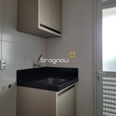 Apartamento com 94m², 3 quartos (sendo 2 suítes), 2 garagens, no bairro Pagani em Palhoça