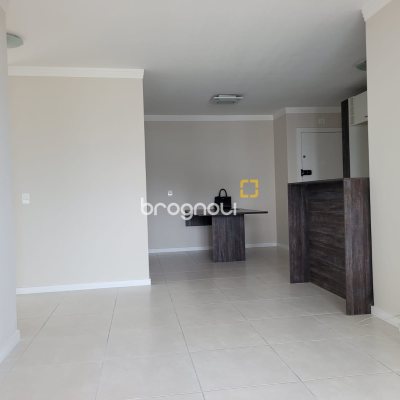 Apartamento com 94m², 3 quartos (sendo 2 suítes), 2 garagens, no bairro Pagani em Palhoça