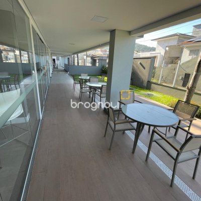 Cobertura com 140m², 2 quartos (sendo 2 suítes), 2 garagens, no bairro Campeche em Florianópolis