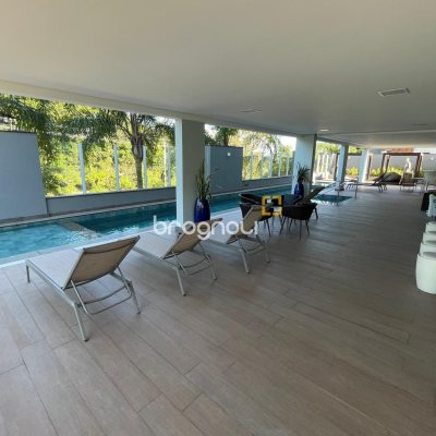 Cobertura com 140m², 2 quartos (sendo 2 suítes), 2 garagens, no bairro Campeche em Florianópolis