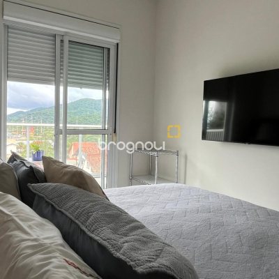 Cobertura com 140m², 2 quartos (sendo 2 suítes), 2 garagens, no bairro Campeche em Florianópolis