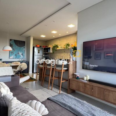 Cobertura com 140m², 2 quartos (sendo 2 suítes), 2 garagens, no bairro Campeche em Florianópolis