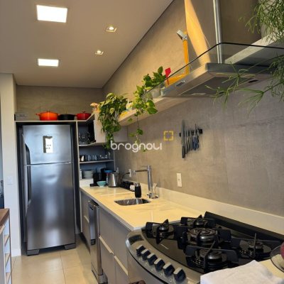 Cobertura com 140m², 2 quartos (sendo 2 suítes), 2 garagens, no bairro Campeche em Florianópolis
