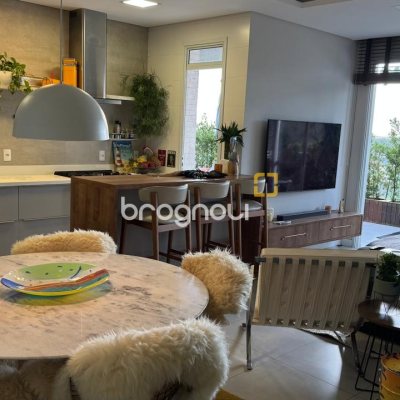 Cobertura com 140m², 2 quartos (sendo 2 suítes), 2 garagens, no bairro Campeche em Florianópolis