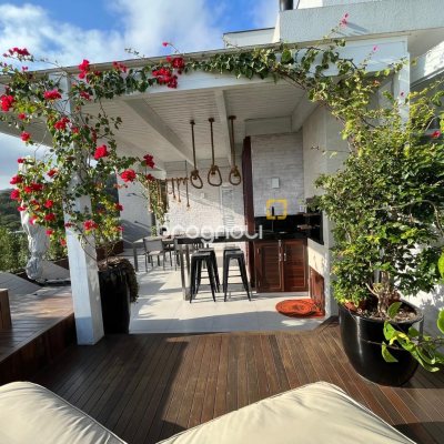 Cobertura com 140m², 2 quartos (sendo 2 suítes), 2 garagens, no bairro Campeche em Florianópolis