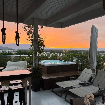Cobertura com 140m², 2 quartos (sendo 2 suítes), 2 garagens, no bairro Campeche em Florianópolis