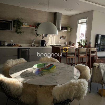 Cobertura com 140m², 2 quartos (sendo 2 suítes), 2 garagens, no bairro Campeche em Florianópolis