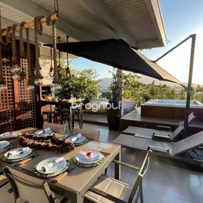 Cobertura com 140m², 2 quartos (sendo 2 suítes), 2 garagens, no bairro Campeche em Florianópolis