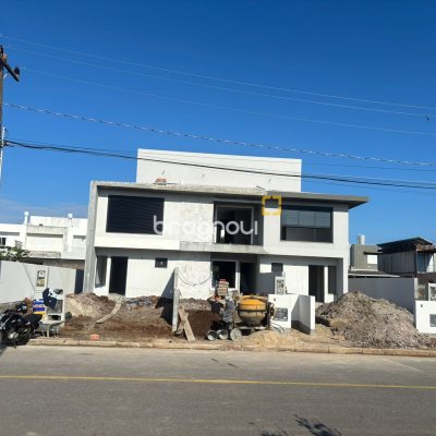 Casa com 98m², 3 quartos (sendo 1 suíte), 1 garagem, no bairro Campeche em Florianópolis