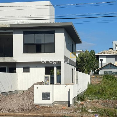 Casa com 98m², 3 quartos (sendo 1 suíte), 1 garagem, no bairro Campeche em Florianópolis