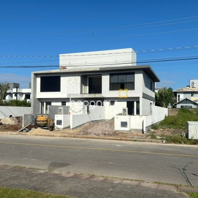 Casa com 98m², 3 quartos (sendo 1 suíte), 1 garagem, no bairro Campeche em Florianópolis