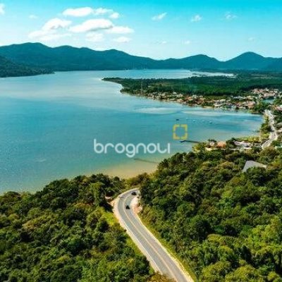 Casa com 98m², 3 quartos (sendo 1 suíte), 1 garagem, no bairro Campeche em Florianópolis