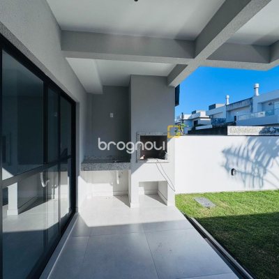Casa com 118m², 3 quartos (sendo 1 suíte), 2 garagens, no bairro Campeche em Florianópolis