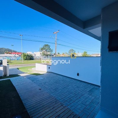 Casa com 118m², 3 quartos (sendo 1 suíte), 2 garagens, no bairro Campeche em Florianópolis