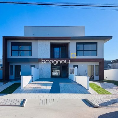 Casa com 118m², 3 quartos (sendo 1 suíte), 2 garagens, no bairro Campeche em Florianópolis