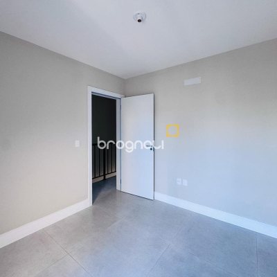 Casa com 118m², 3 quartos (sendo 1 suíte), 2 garagens, no bairro Campeche em Florianópolis