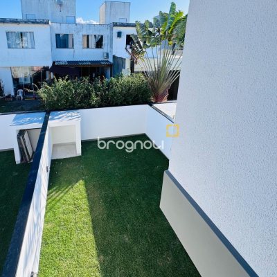 Casa com 118m², 3 quartos (sendo 1 suíte), 2 garagens, no bairro Campeche em Florianópolis