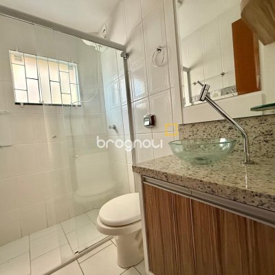Apartamento com 58m², 2 quartos (sendo 1 suíte), 2 garagens, no bairro Pagani em Palhoça