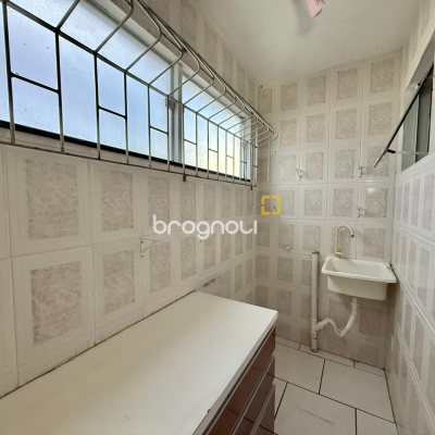 Apartamento com 58m², 2 quartos (sendo 1 suíte), 2 garagens, no bairro Pagani em Palhoça
