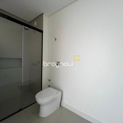 Cobertura com 224m², 4 quartos (sendo 4 suítes), 2 garagens, no bairro Canasvieiras em Florianópolis