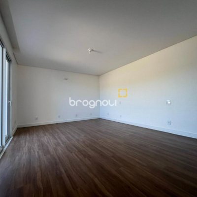 Cobertura com 224m², 4 quartos (sendo 4 suítes), 2 garagens, no bairro Canasvieiras em Florianópolis