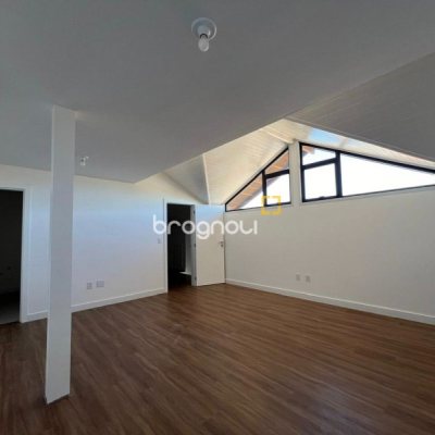 Cobertura com 224m², 4 quartos (sendo 4 suítes), 2 garagens, no bairro Canasvieiras em Florianópolis