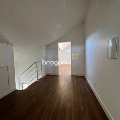 Cobertura com 224m², 4 quartos (sendo 4 suítes), 2 garagens, no bairro Canasvieiras em Florianópolis