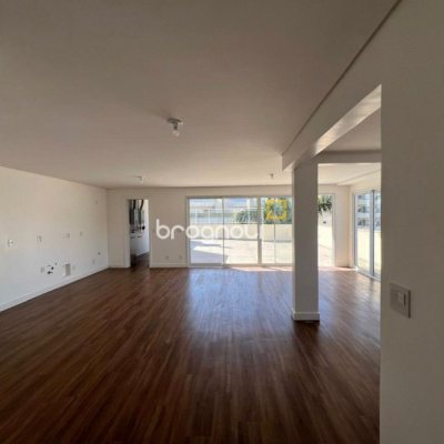 Cobertura com 224m², 4 quartos (sendo 4 suítes), 2 garagens, no bairro Canasvieiras em Florianópolis