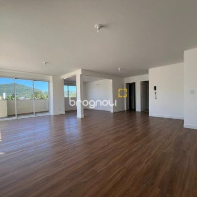Cobertura com 224m², 4 quartos (sendo 4 suítes), 2 garagens, no bairro Canasvieiras em Florianópolis