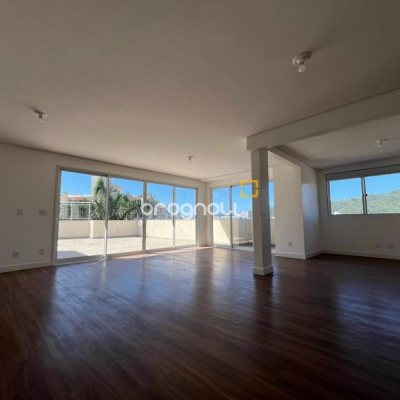Cobertura com 224m², 4 quartos (sendo 4 suítes), 2 garagens, no bairro Canasvieiras em Florianópolis