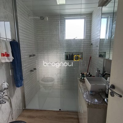 Apartamento com 117m², 3 quartos (sendo 1 suíte), 1 garagem, no bairro Kobrasol em São José