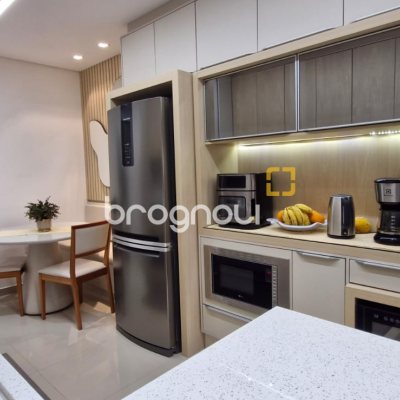 Apartamento com 59m², 2 quartos (sendo 1 suíte), 1 garagem, no bairro São João do Rio Vermelho em Florianópolis