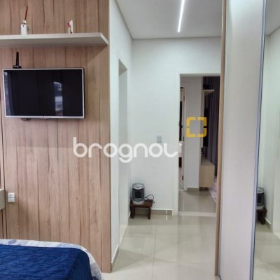 Apartamento com 59m², 2 quartos (sendo 1 suíte), 1 garagem, no bairro São João do Rio Vermelho em Florianópolis