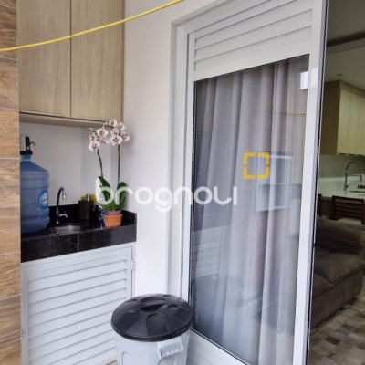Apartamento com 59m², 2 quartos (sendo 1 suíte), 1 garagem, no bairro São João do Rio Vermelho em Florianópolis